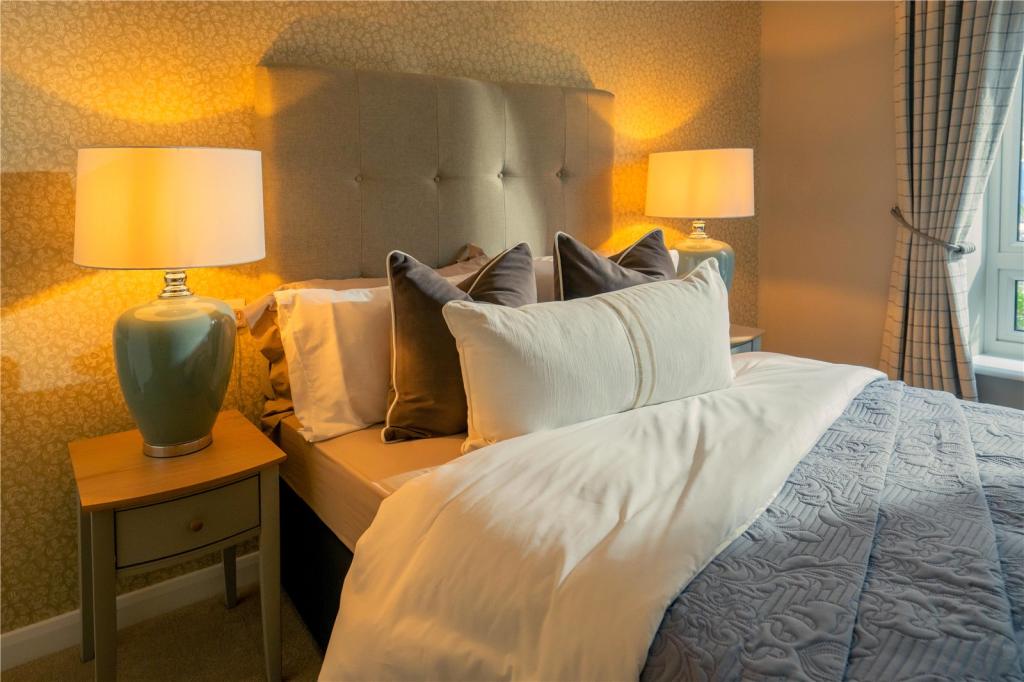 2 bedroom flat for sale in Matcham Grange, Wetherby Road, Harrogate, HG2