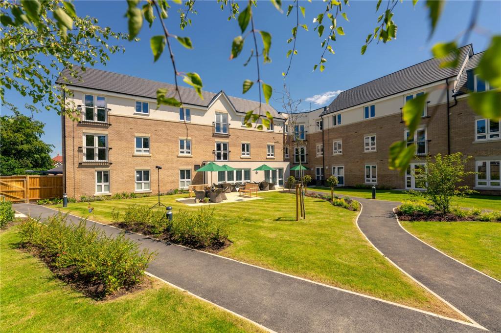 2 bedroom flat for sale in Matcham Grange, Wetherby Road, Harrogate, HG2
