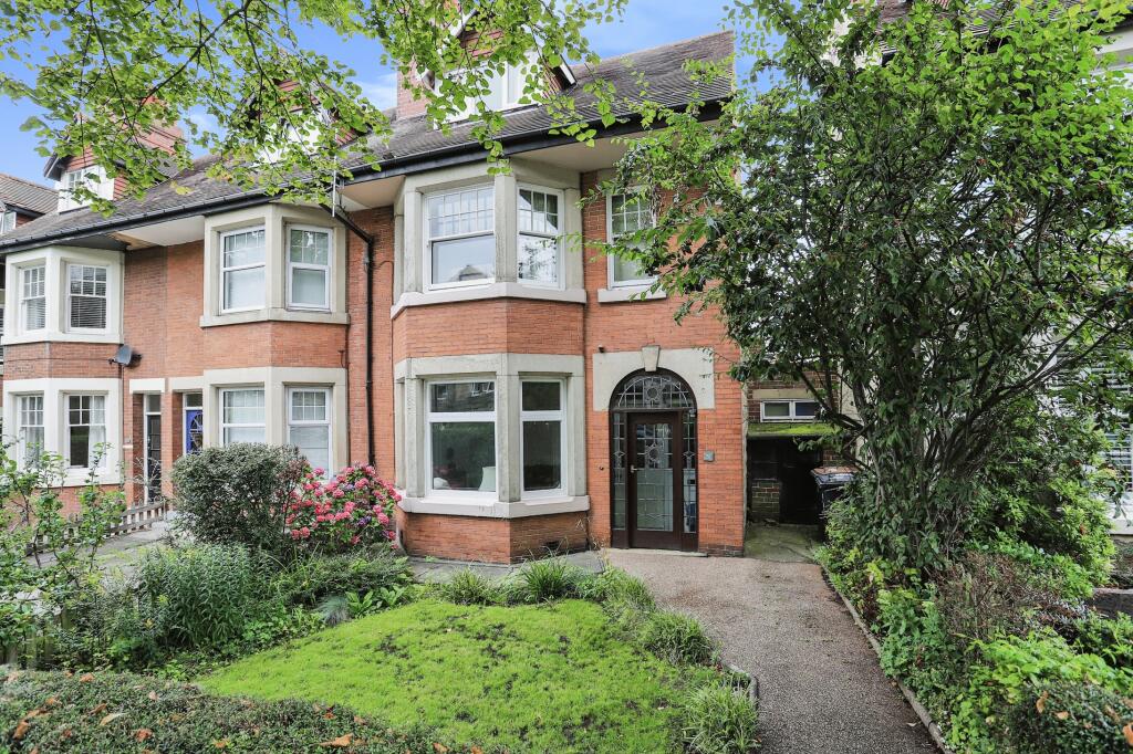 3 bedroom end of terrace house for sale in Dragon Parade, Harrogate, HG1