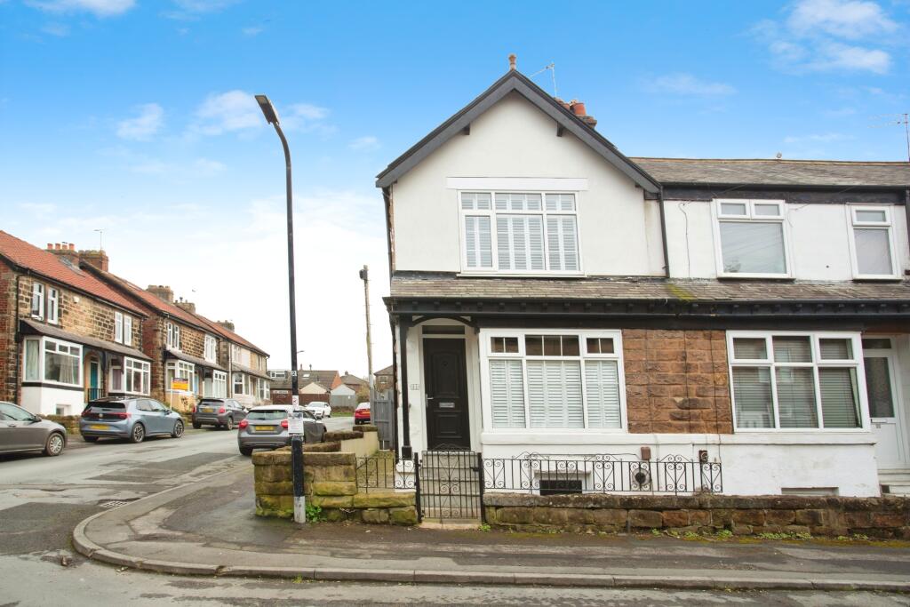 3 bedroom terraced house for sale in North Lodge Avenue, Harrogate, HG1