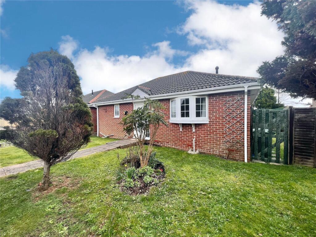 2 bedroom bungalow for sale in Belmont Gardens, Hayling Island