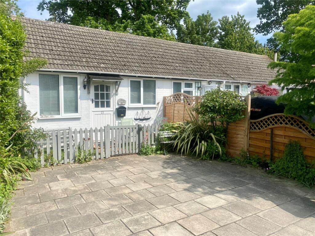 1 bedroom bungalow for sale in Fairlight Chalets, Salterns Lane