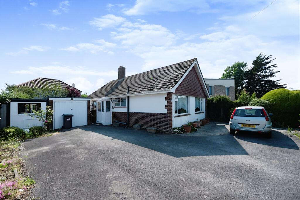 3 bedroom bungalow for sale in Southwood Road, Hayling Island