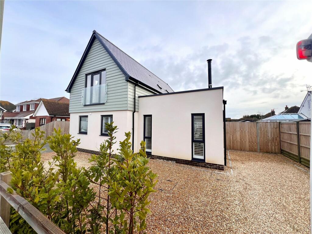 3 bedroom detached house for sale in Selsmore Avenue, Hayling Island