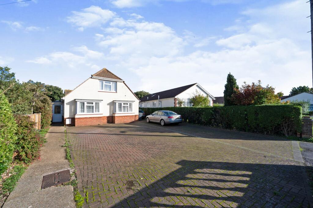 4 bedroom bungalow for sale in Haslemere Gardens, Hayling Island, PO11