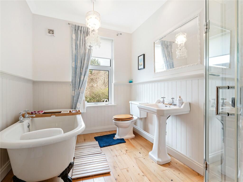 5 bedroom detached house for sale in Windwhistle, Garelochhead, Argyll