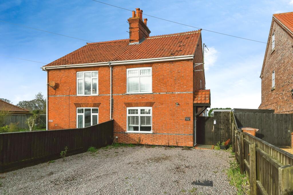 3 bedroom semidetached house for sale in Lynn Road, Walpole Highway