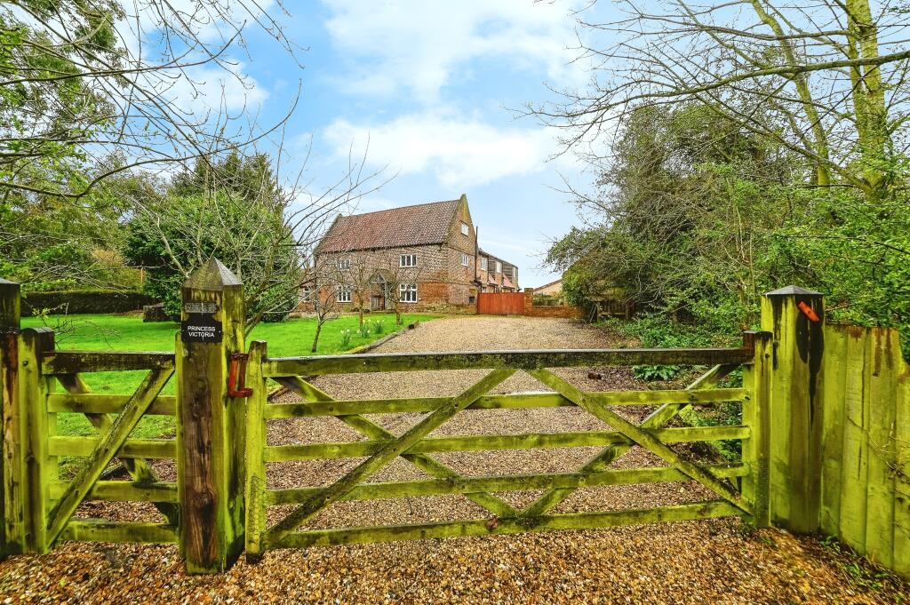 6 bedroom detached house for sale in Market Lane, Walpole St. Andrew, Wisbech, Norfolk, PE14