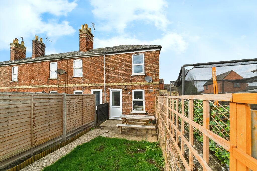 2 bedroom end of terrace house for sale in The Tenters, Holbeach