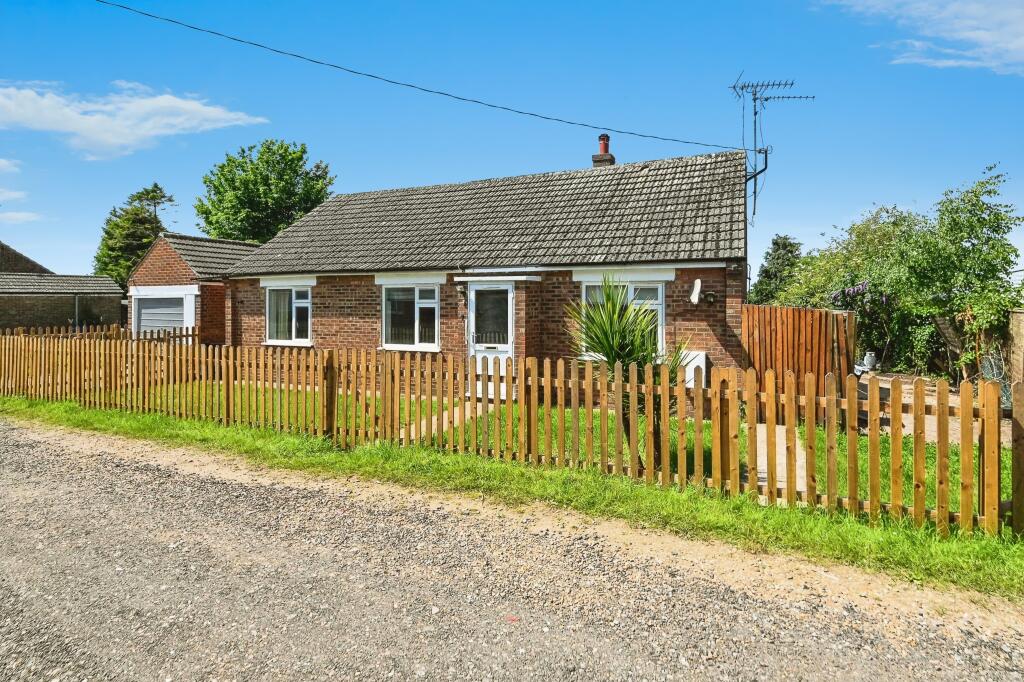 2 bedroom bungalow for sale in Willow Drive, Setchey, King's Lynn