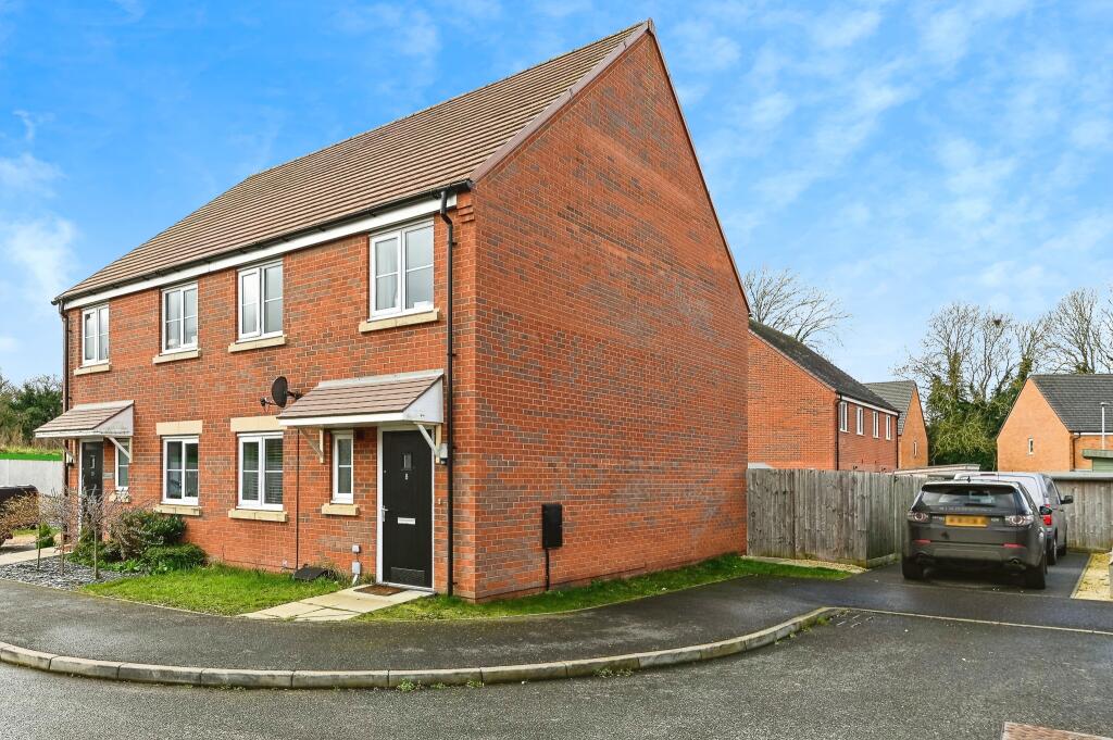 3 bedroom semidetached house for sale in Spelman Way, Narborough, King