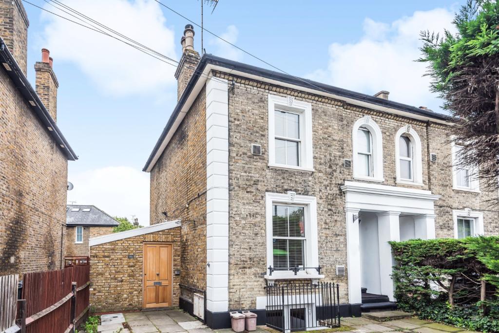 6 bedroom semidetached house for sale in Wheatfield Way, Kingston Upon