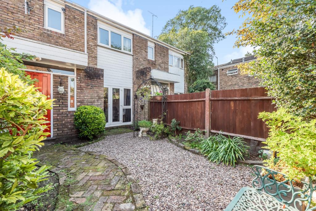 2 bedroom terraced house for sale in Cowper Road, Kingston Upon Thames