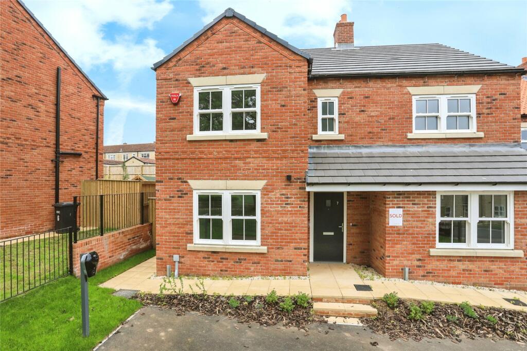 3 bedroom semidetached house for sale in Meadowgate, Burton Leonard