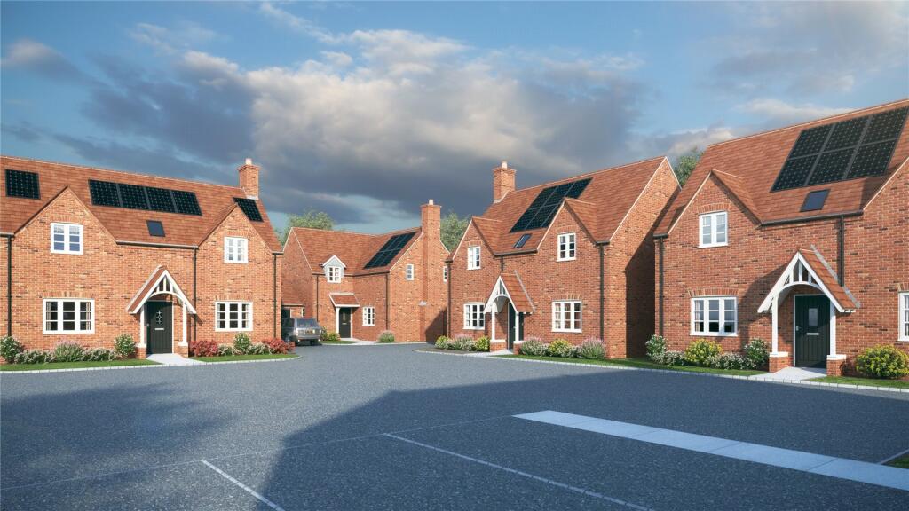 3 bedroom detached house for sale in The Paddocks, Cubbington, CV32