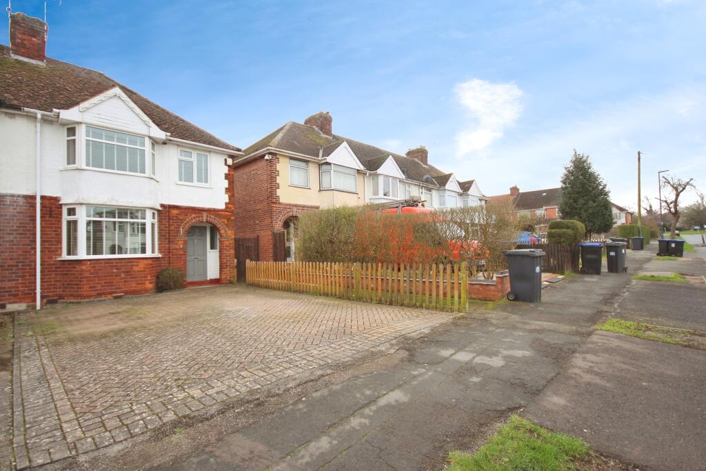3 bedroom end of terrace house for sale in Gresham Avenue, LEAMINGTON