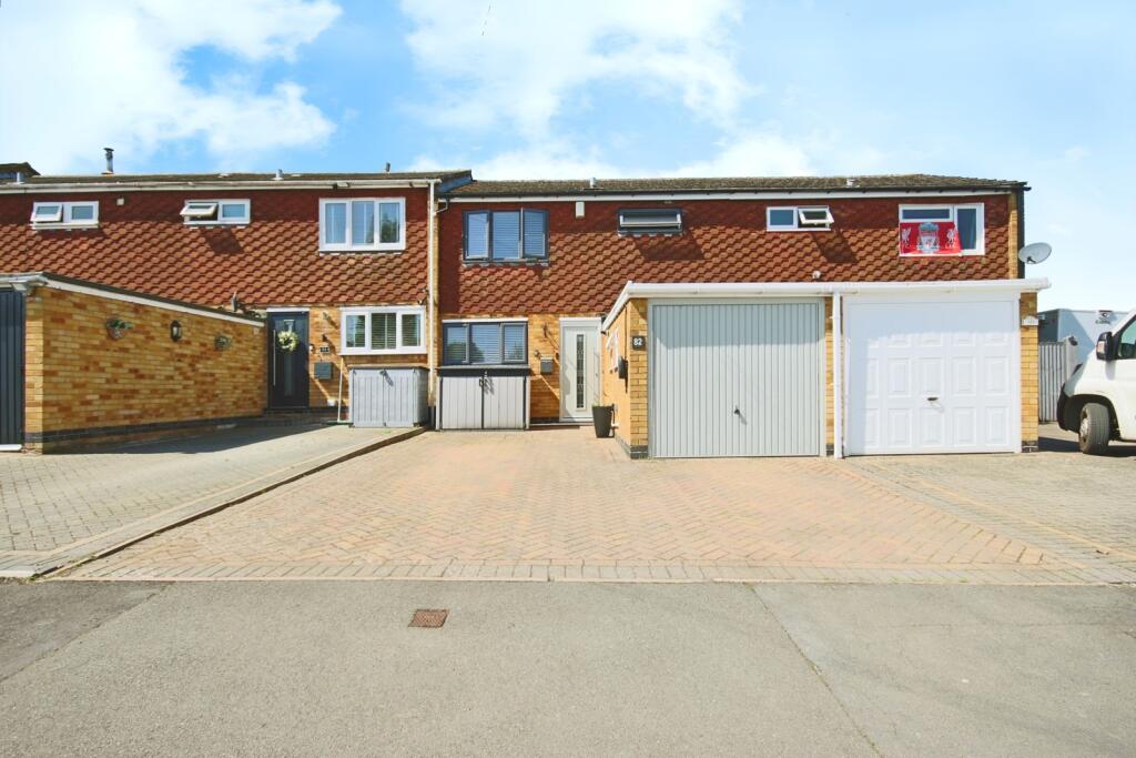 Main image of property: Holt Avenue, Bishops Tachbrook, Leamington Spa, Warwickshire, CV33