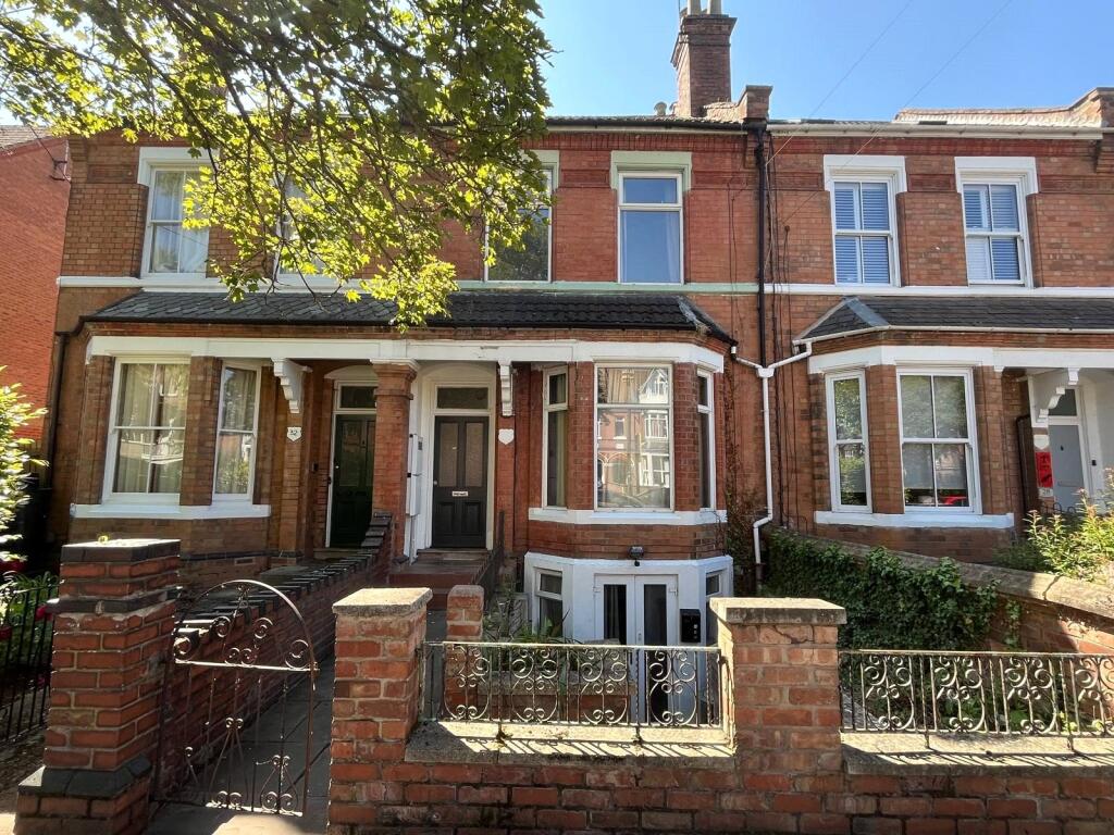 Main image of property: Radford Road, Leamington Spa, Warwickshire, CV31