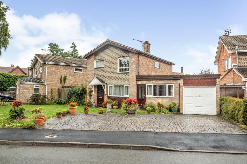 3 bedroom detached house for sale in Manor Orchard, Harbury, Leamington