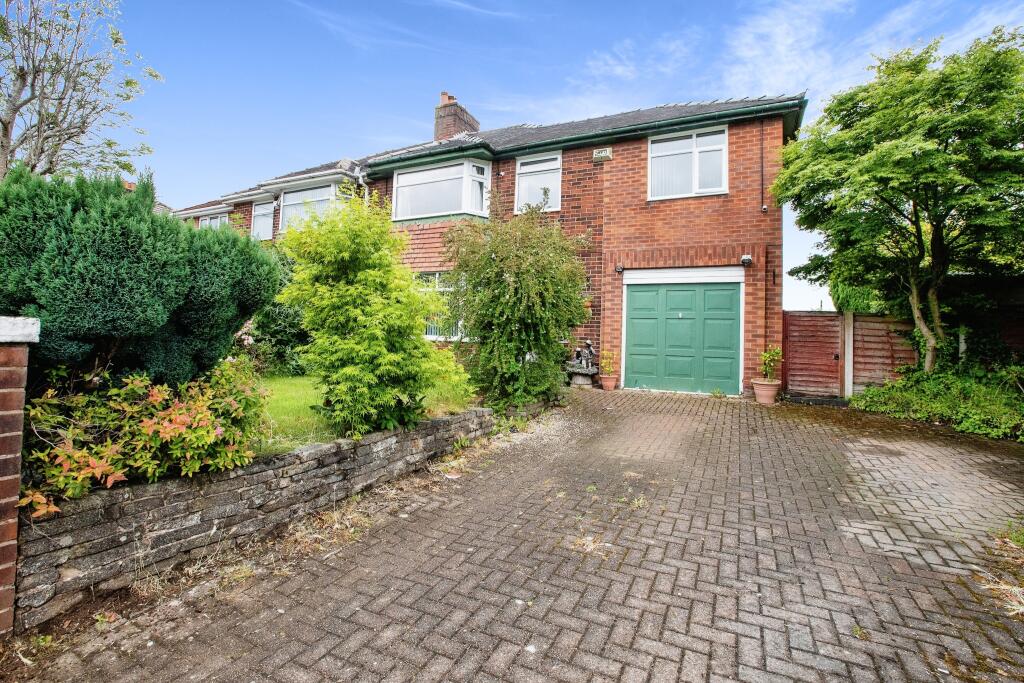 4 bedroom semidetached house for sale in Canberra Road, Leyland, Lancashire, PR25
