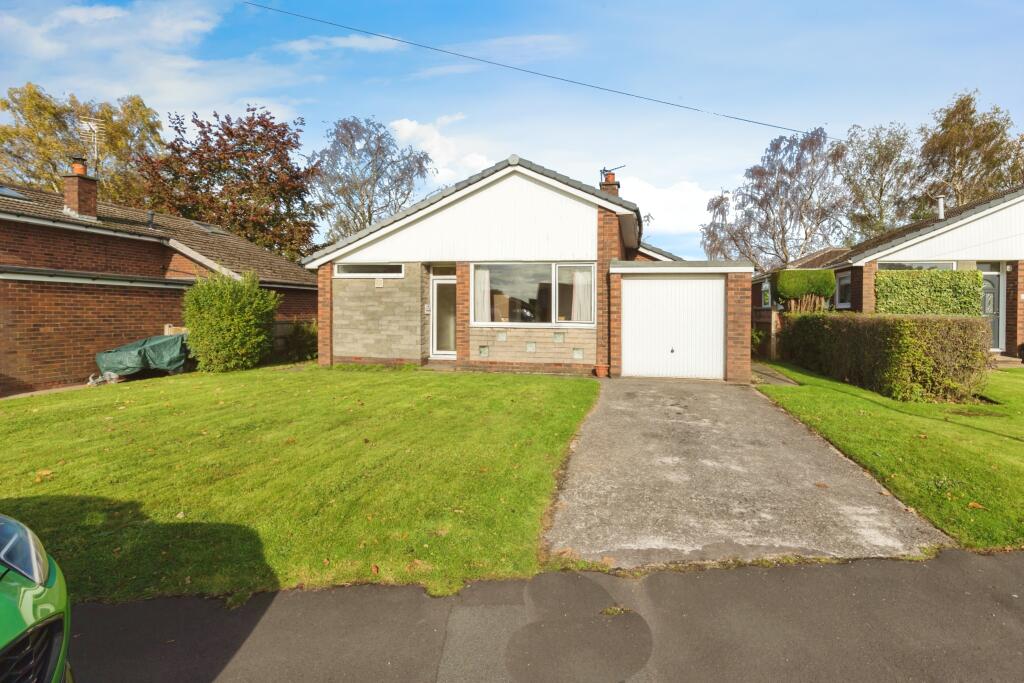 3 bedroom bungalow for sale in Borrowdale Road, Leyland, Lancashire, PR25