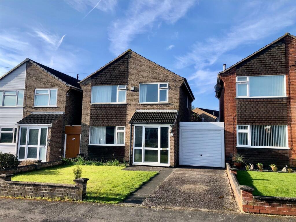 3 bedroom detached house for sale in Braddon Road, Loughborough