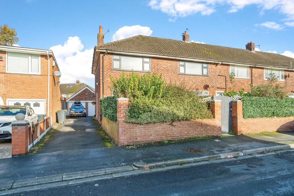 2 bedroom flat for sale in Windermere Drive, Maghull, Liverpool