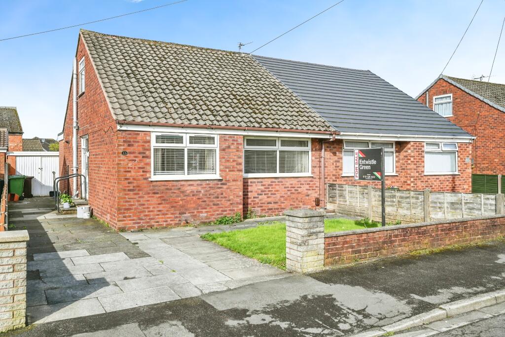 2 bedroom bungalow for sale in Marshalls Close, Lydiate, Liverpool