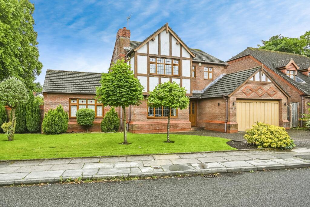 4 bedroom detached house for sale in Chilton Close, Maghull, Merseyside