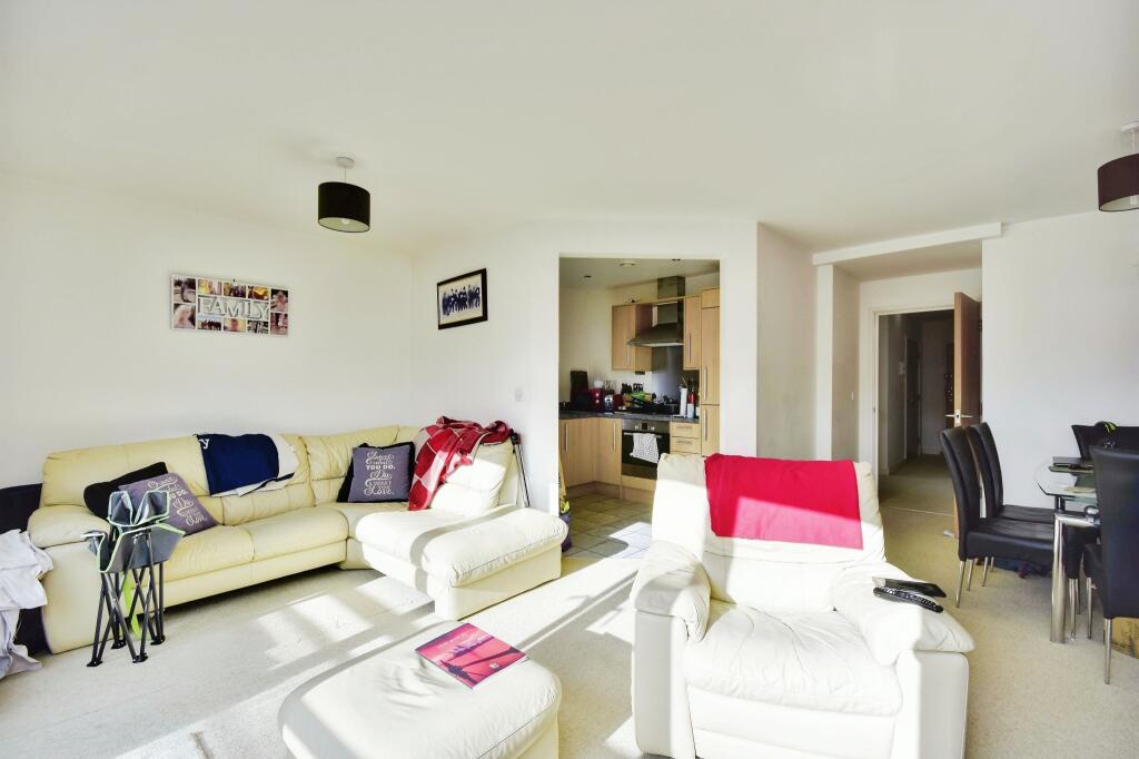 2 bedroom flat for sale in Kingfisher Meadow, Maidstone, Kent, ME16