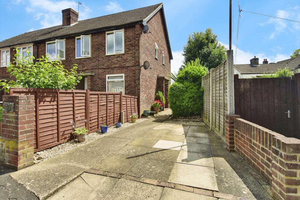 Main image of property: Queens Avenue, Snodland, Kent, ME6