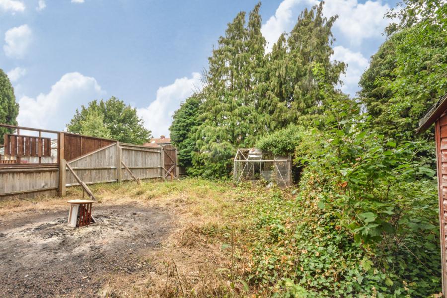 3 bedroom semidetached house for sale in Plains Avenue, Maidstone, Kent, ME15