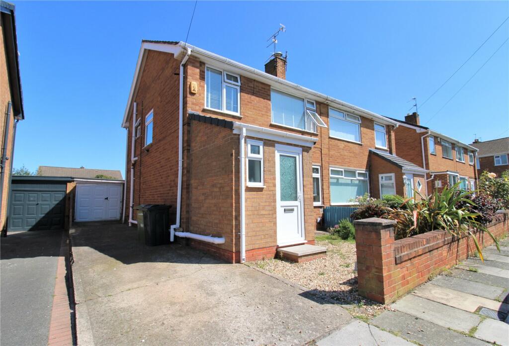 3 bedroom semidetached house for sale in Pembroke Avenue, Moreton