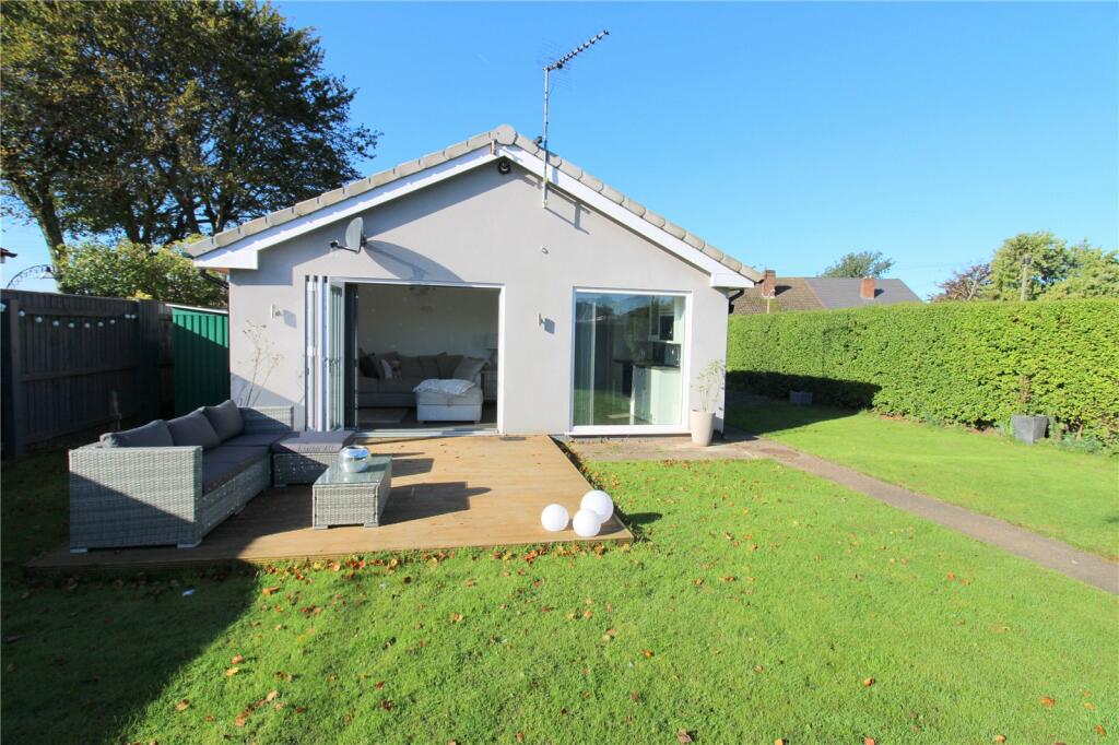 2 bedroom bungalow for sale in Cobham Road, Moreton, Wirral, CH46