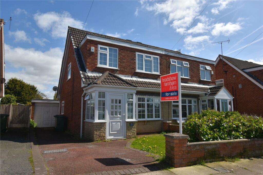 3 bedroom semidetached house for sale in Kingfisher Way, Saughall