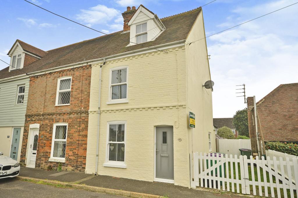 3 bedroom end of terrace house for sale in Manor Road, Lydd, Romney