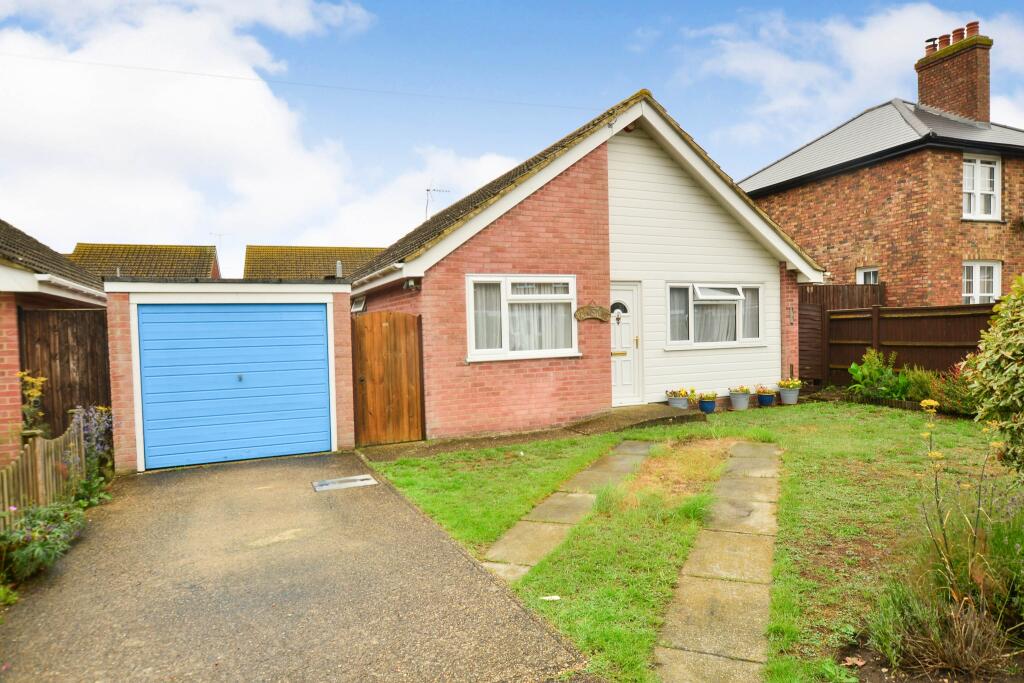 2 bedroom bungalow for sale in St. Johns Road, New Romney, TN28