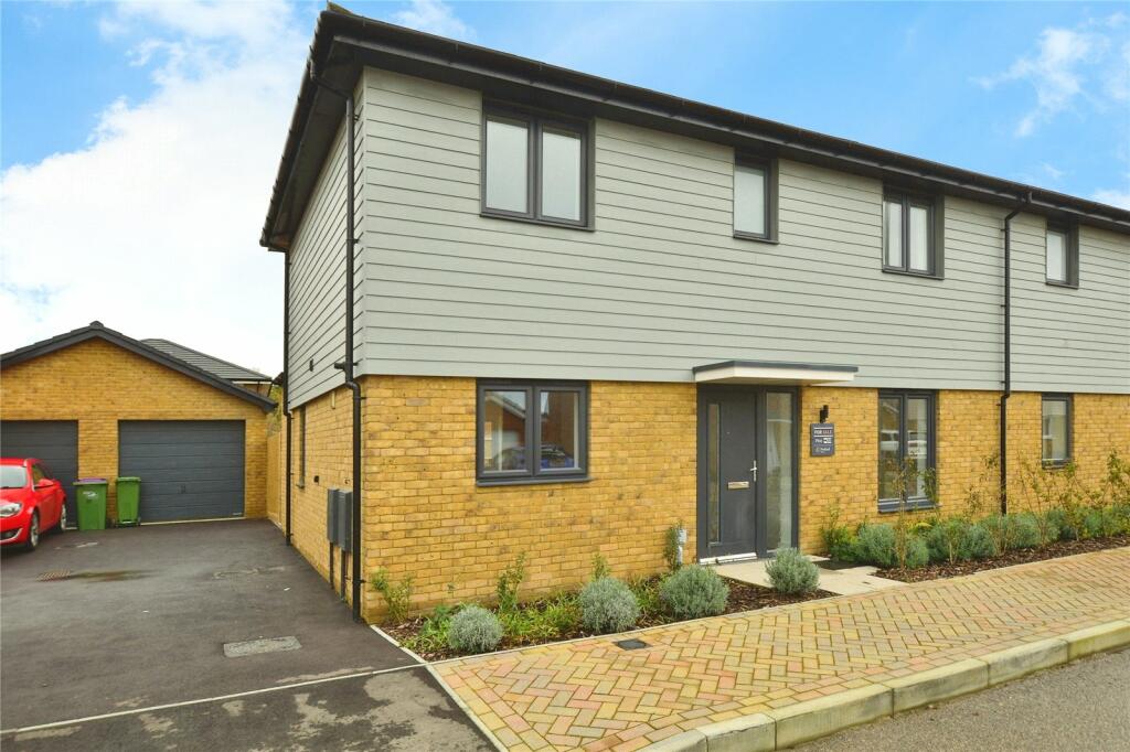 3 bedroom semidetached house for sale in Burley Way, New Romney, Kent