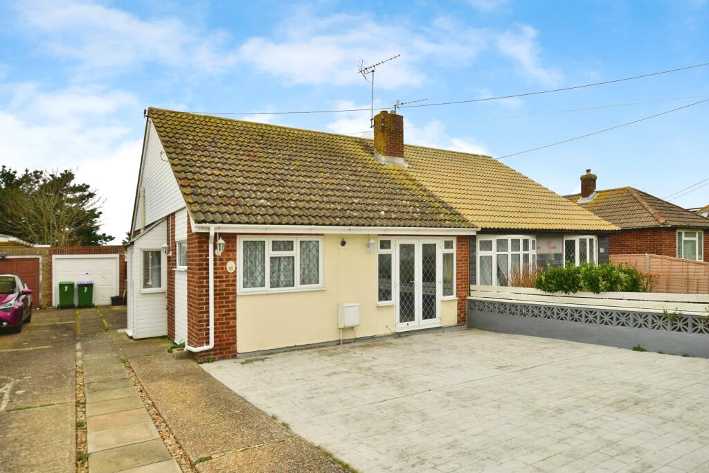 2 bedroom bungalow for sale in Roberts Road, Greatstone, New Romney