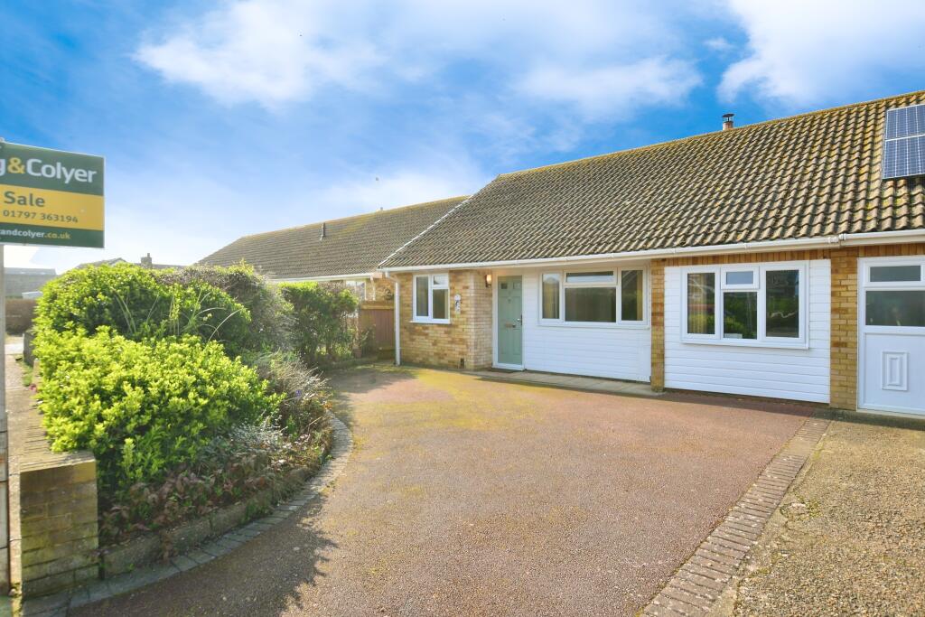 3 bedroom bungalow for sale in Leonard Road, Greatstone, New Romney