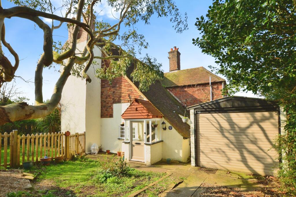 4 bedroom semidetached house for sale in Station Road, Lydd, Romney