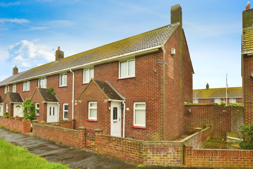 3 bedroom end of terrace house for sale in Brooks Way, Lydd, Romney