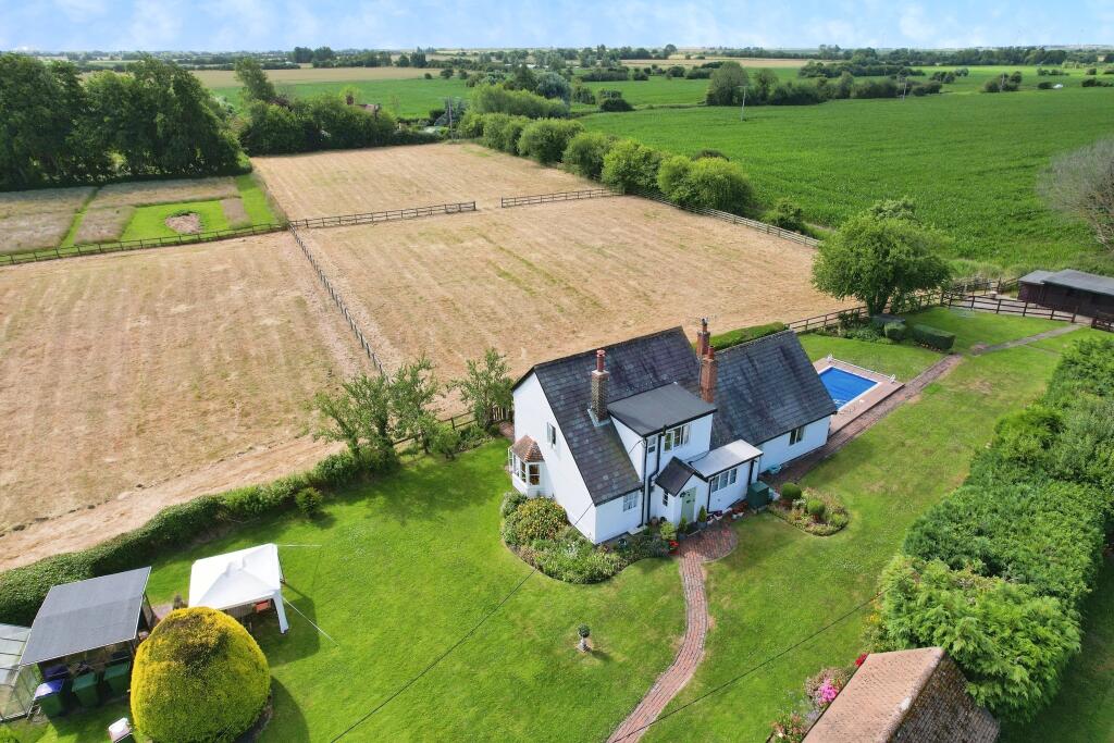 3 bedroom detached house for sale in Boarmans Lane, Brookland, Romney