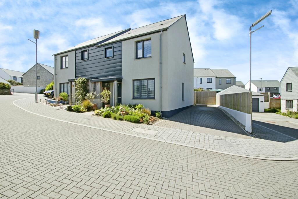 3 bedroom semidetached house for sale in Halwyn Avenue, Crantock