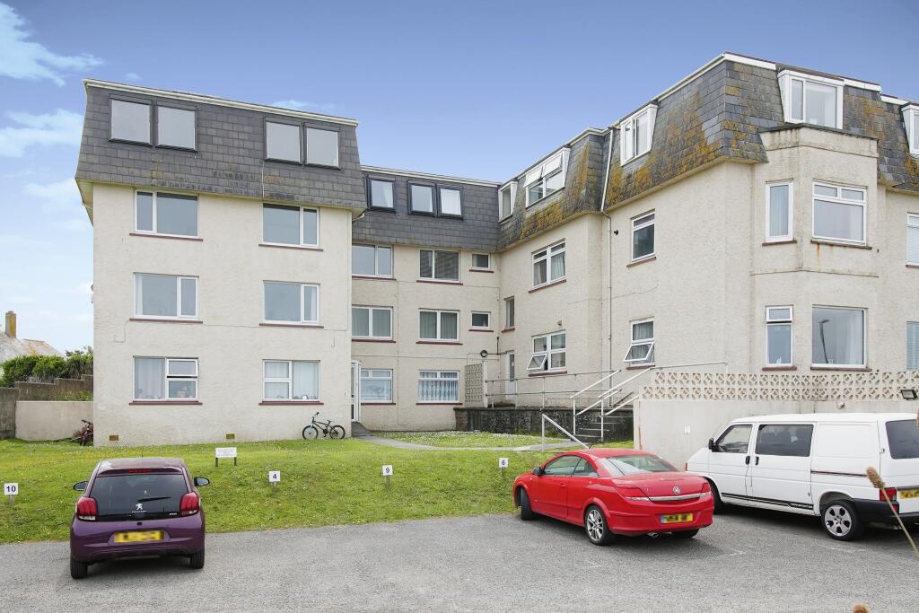 2 bedroom flat for sale in Lusty Glaze Road, Newquay, Cornwall, TR7