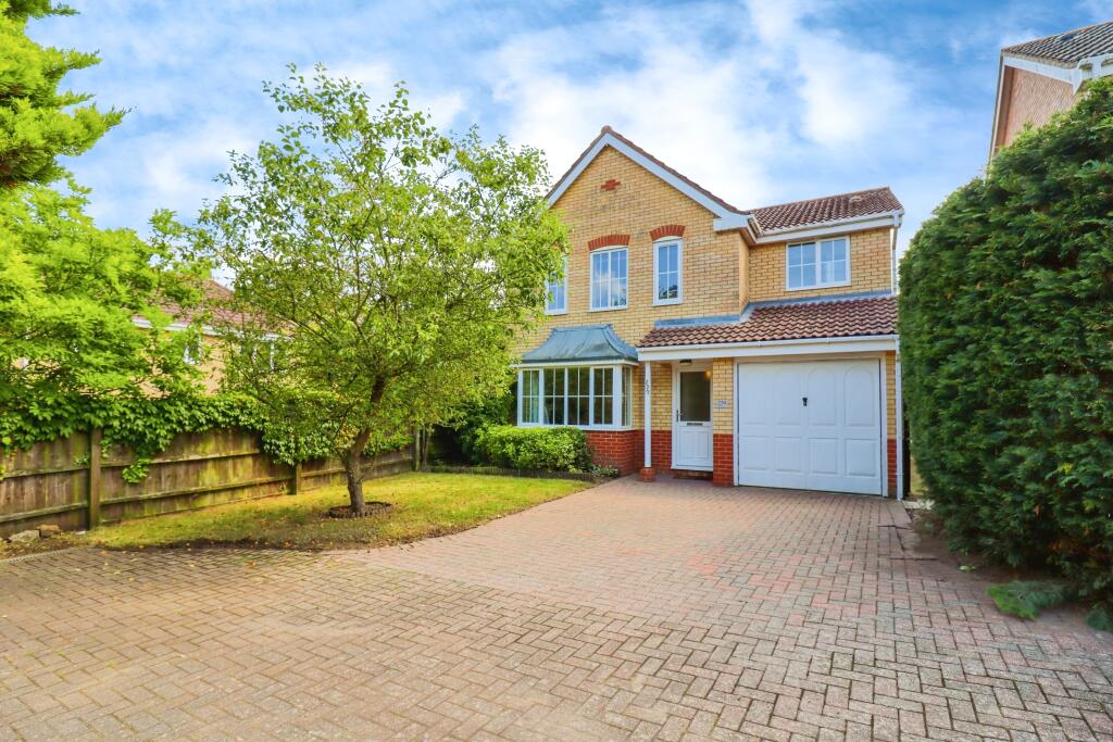 4 bedroom detached house for sale in Kingswood Avenue, Taverham