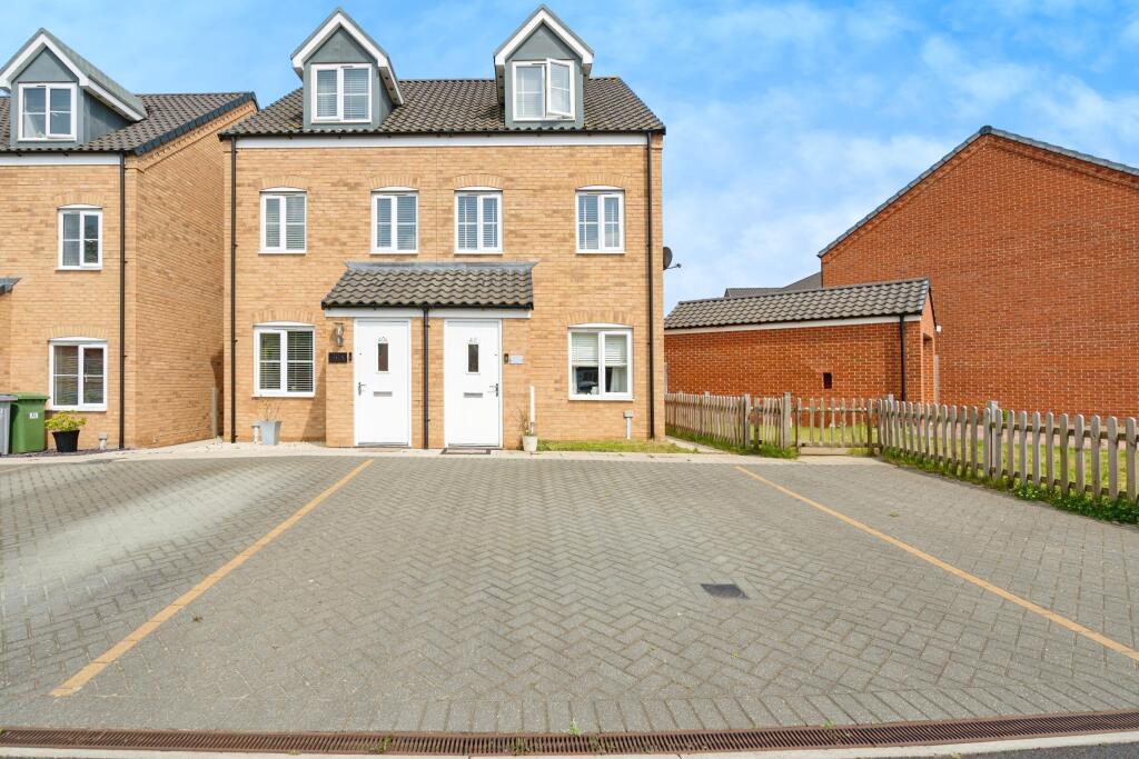 3 bedroom semidetached house for sale in Overstrand Way, Sprowston