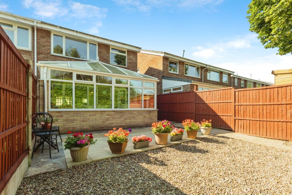 Main image of property: Valeside Gardens, Colwick, Nottingham, Nottinghamshire, NG4