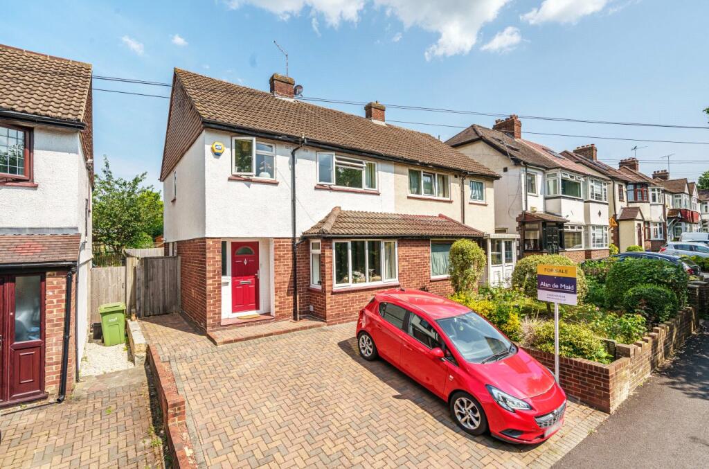 3 bedroom semidetached house for sale in Court Road, Orpington, BR6