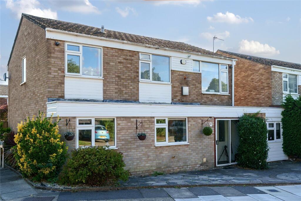 6 bedroom detached house for sale in Kennedy Close, Petts Wood, Orpington, BR5